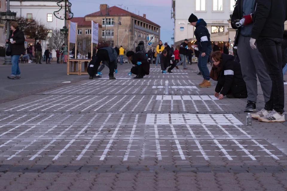 13. 725 BIELYCH KRÍŽOV pietna spomienka na obete Covidu v rámci Noci divadiel 2021 — fotografia 3