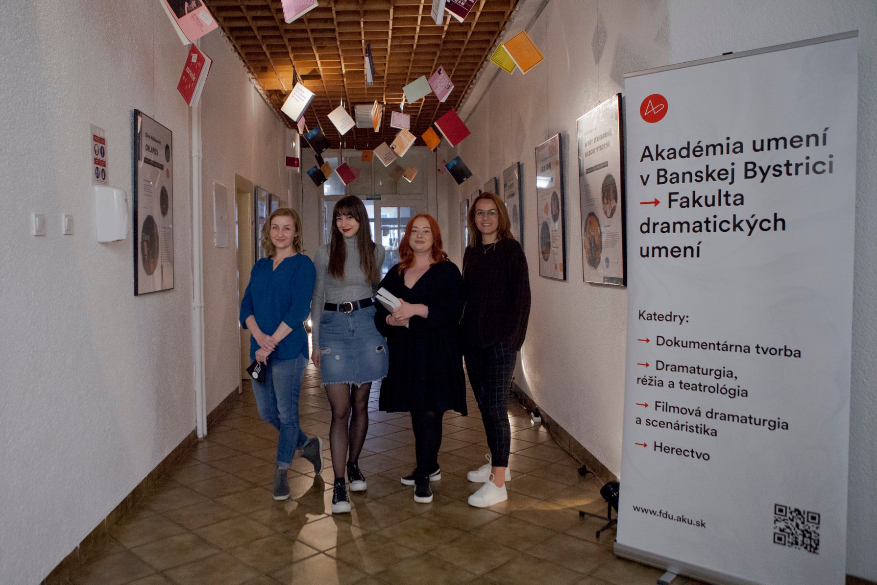 Divadelný knižný trh — fotografia 7