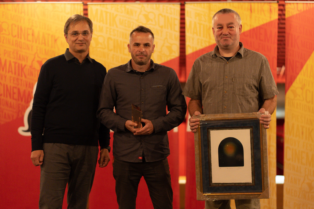 Hlavná cena Cinematik.doc pre Martina Palúcha a Petra Neveďala — fotografia 2
