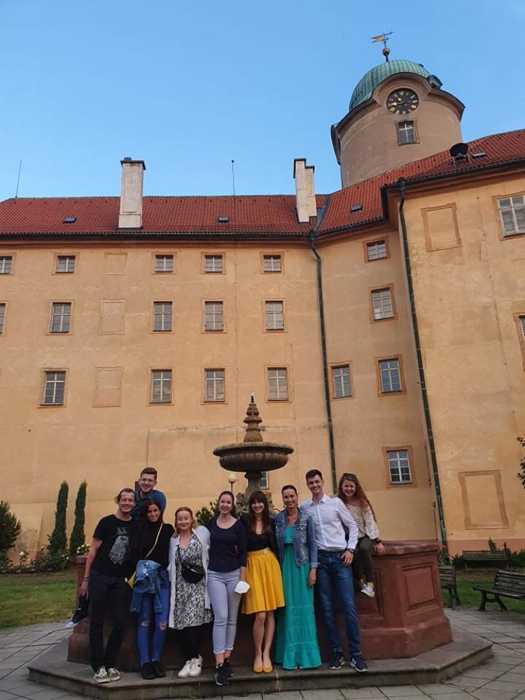 Ocenené študentky na medzinárodnom festivale Poděbradské dni poézie — fotografia 3